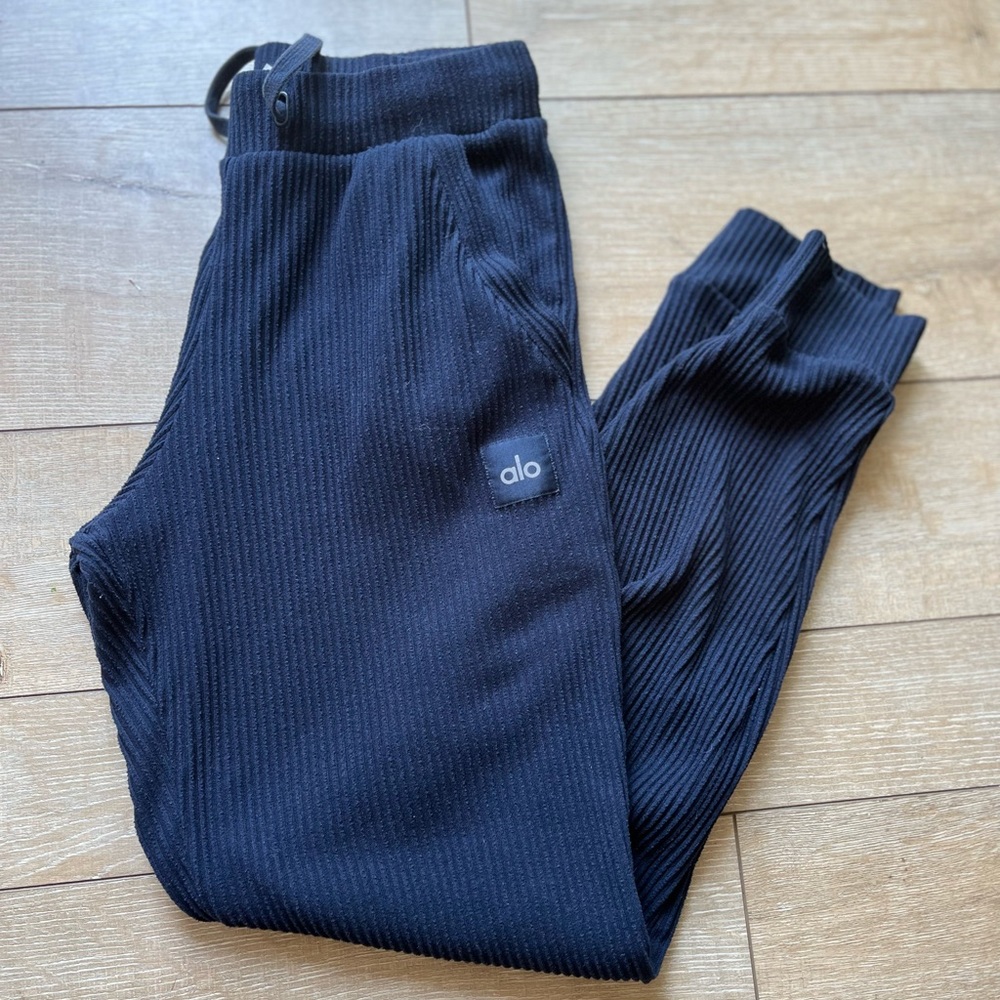 Alo Yoga Muse Sweatpant
